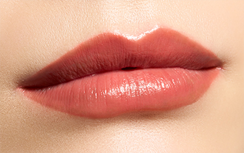 ぷっくりとしたうるおいのある唇